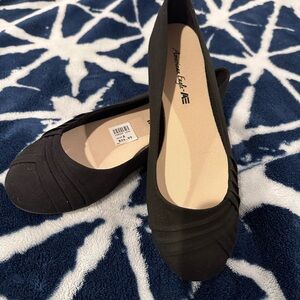 American Eagle Outfitters Women's Elegant Black Loafers size 8